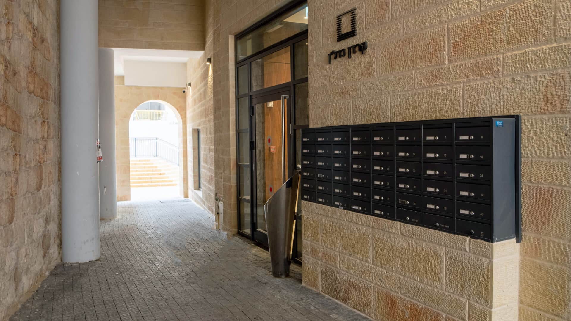 פרויקט תיבות דואר וכניסה באיגרפיס ירושלים